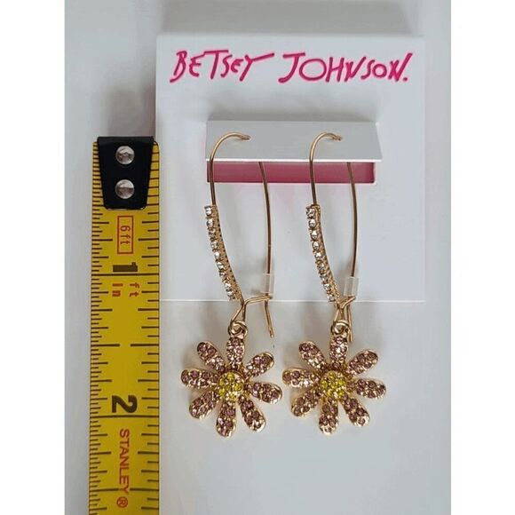 🌸 BETSEY JOHNSON Daisy Flower Shepherd Hook Pink Crystal Dangle Earrings NEW - Picture 10 of 14